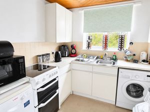 Kitchen- click for photo gallery